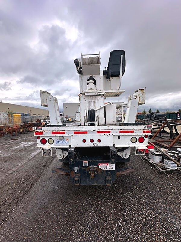 2005 International Digger Derrick Truck for sale, rear hitch