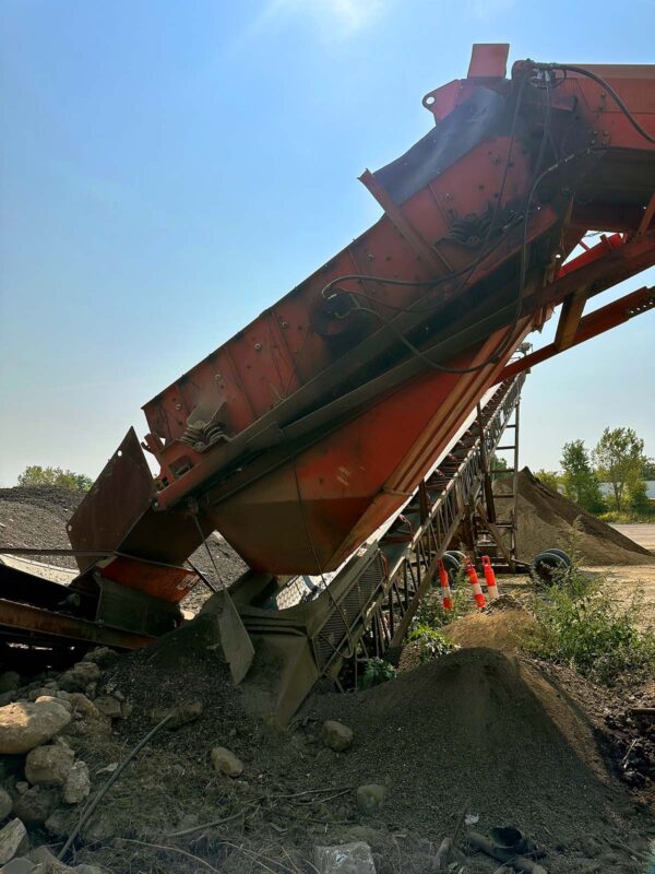 Terex Finlay 390 topsoil screener for sale, feeder