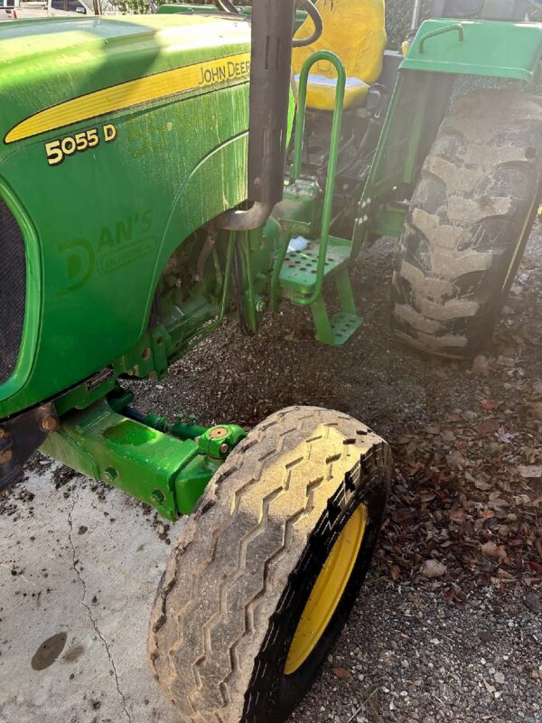 John Deere 5055D Tractor for Sale tires