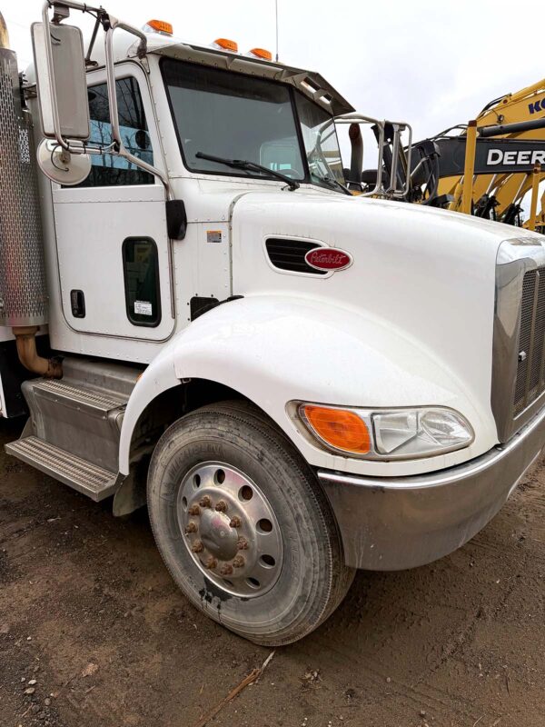 Peterbilt Mechanics Crane Truck passenger side front end