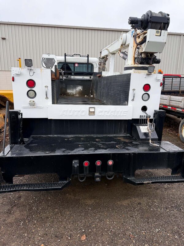 Peterbilt Mechanics Crane Truck rear end