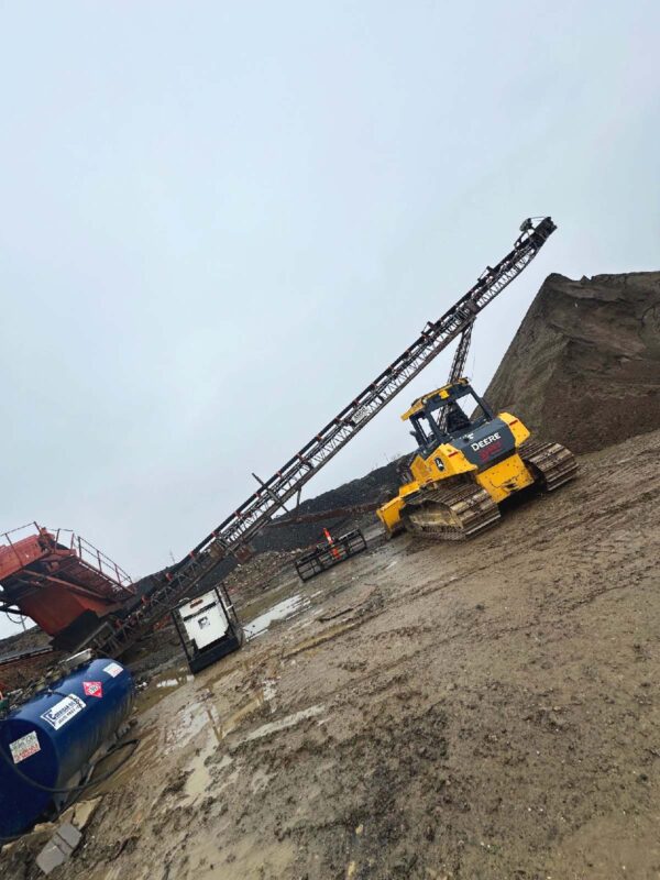 Terex Finlay 390 topsoil screener for sale, product discharge conveyor