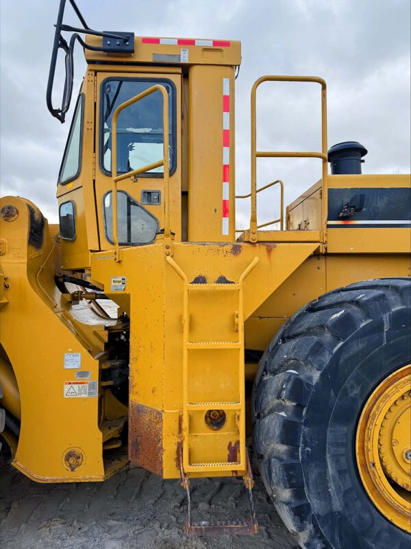 CAT 988F Series II Wheel Loader For Sale, cab entrance