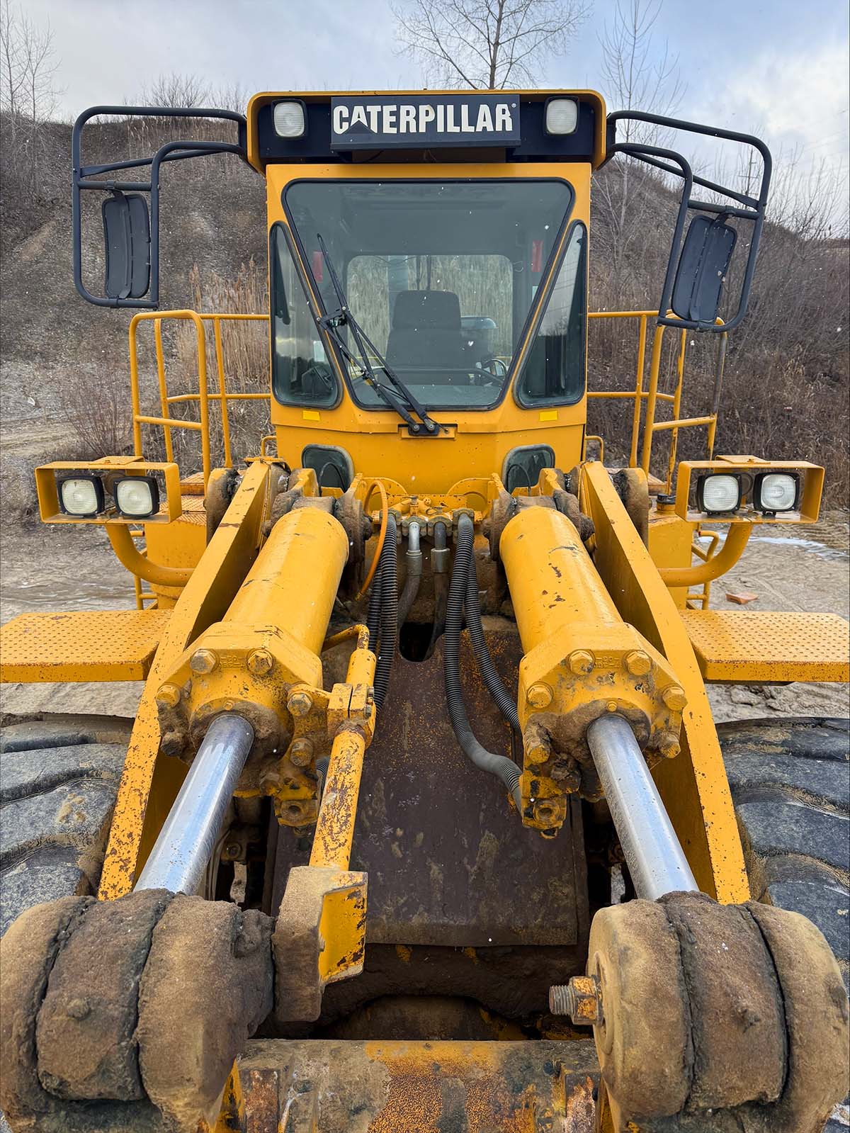 CAT 988F Series II Wheel Loader For Sale, hydraulic bucket tilt cylinder