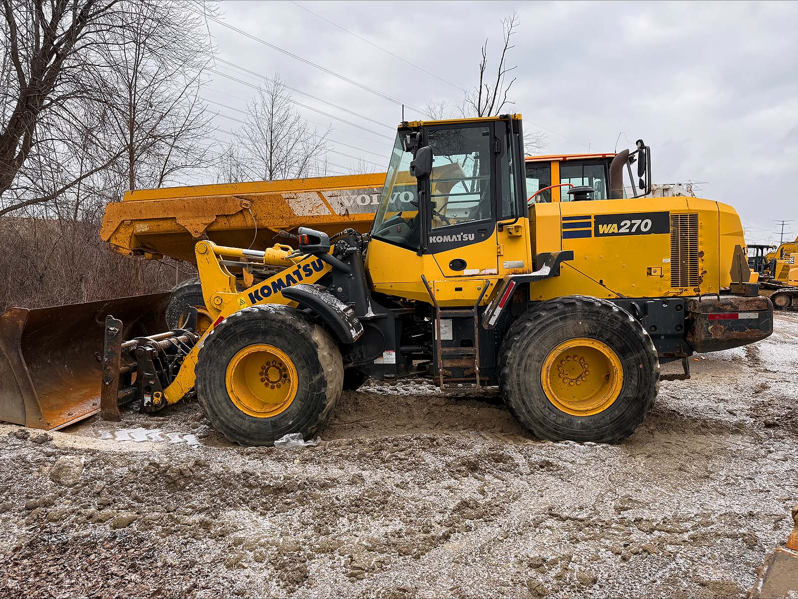 Komatsu W270 7 Wheel Loader For Sale, coupler, bucket, enclosed cab